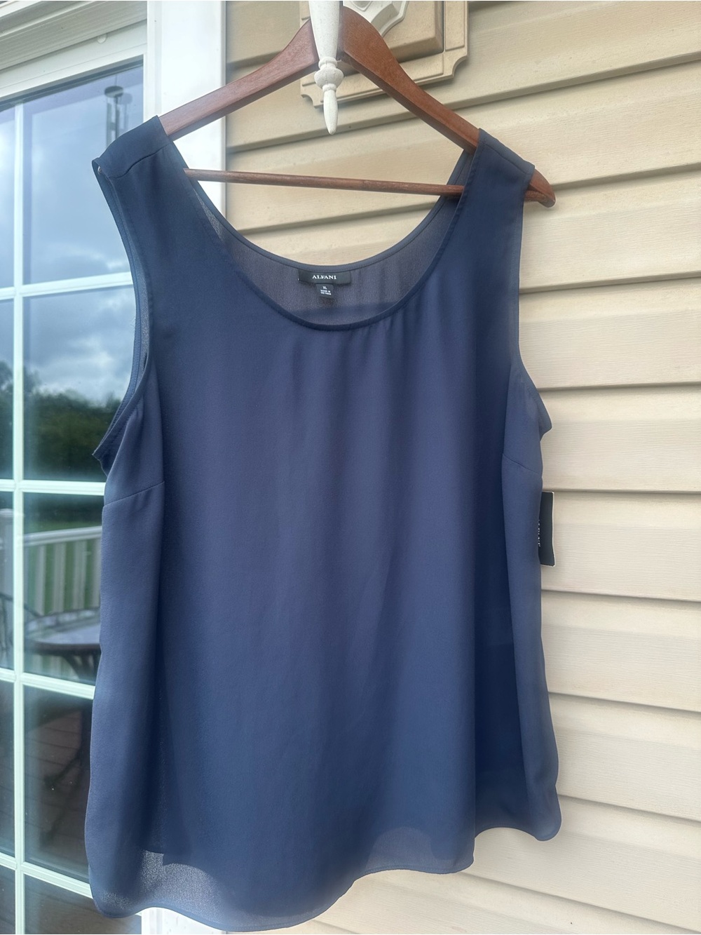NWT! Alfani Navy Blue classic, sleeveless round neck XL Top Blouse Cami